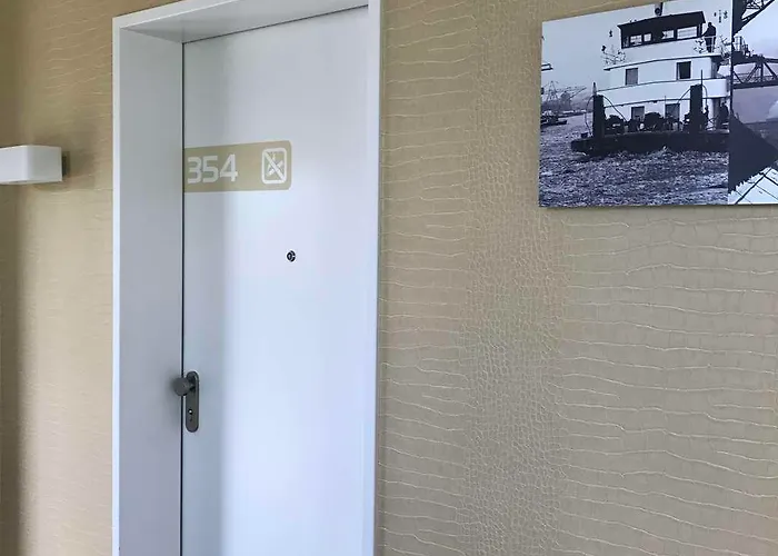 Отель Conti - Partner Of Sorat 4*